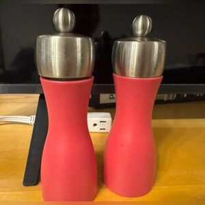 Peugeot Pink and Silver Grinder Set